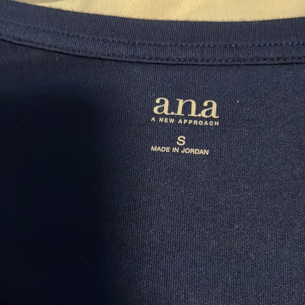 Tee ❤️ - Picture 2 of 2
